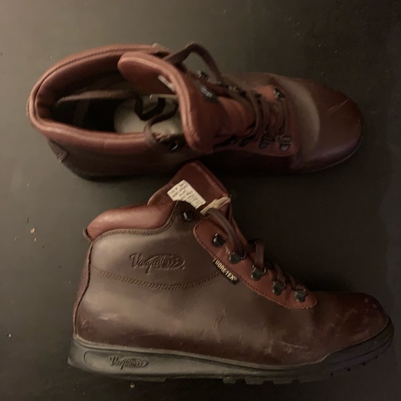 burgundy vasque boots